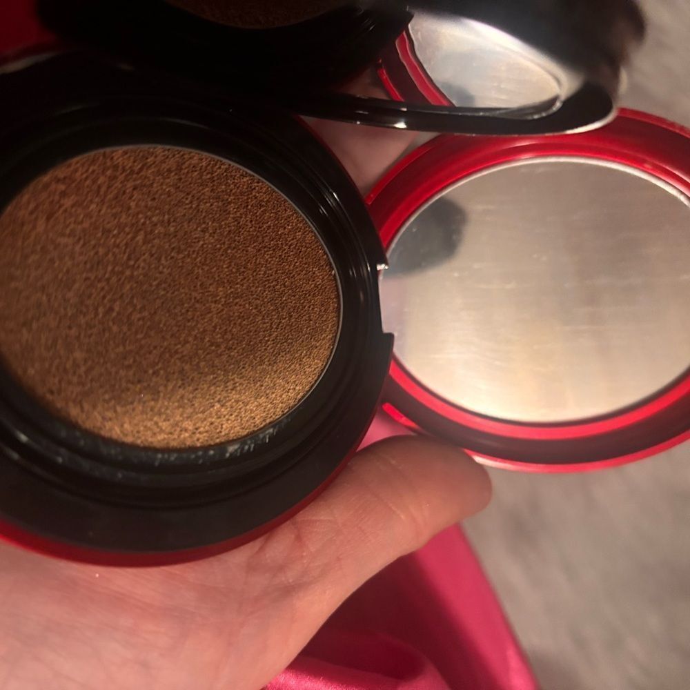 Red Makeup Foundation - Picture 4 of 4